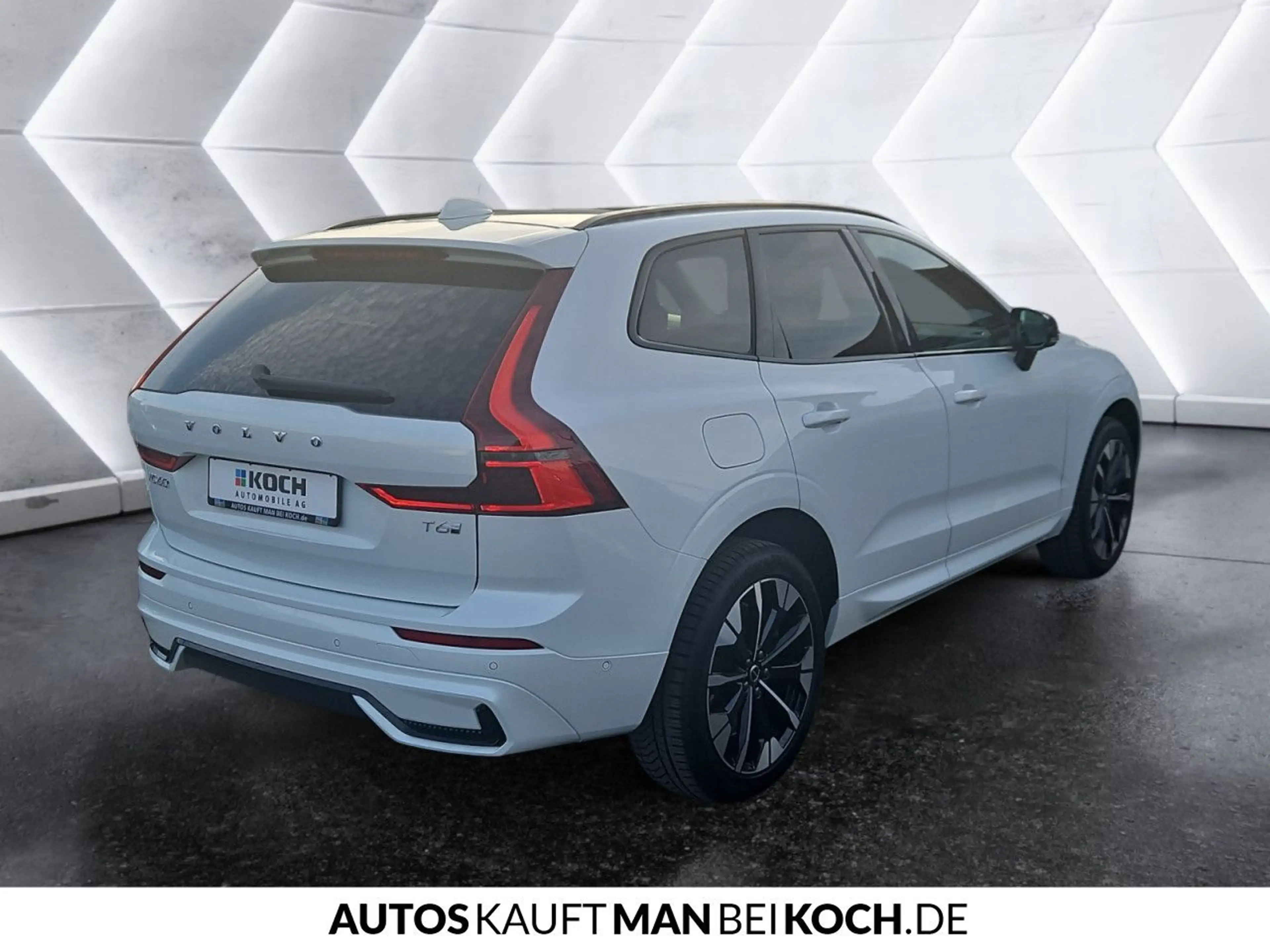 Volvo XC60 T6 AWD B Plus Dark ACC BLIS HUD PANO AHK LED — photo 4