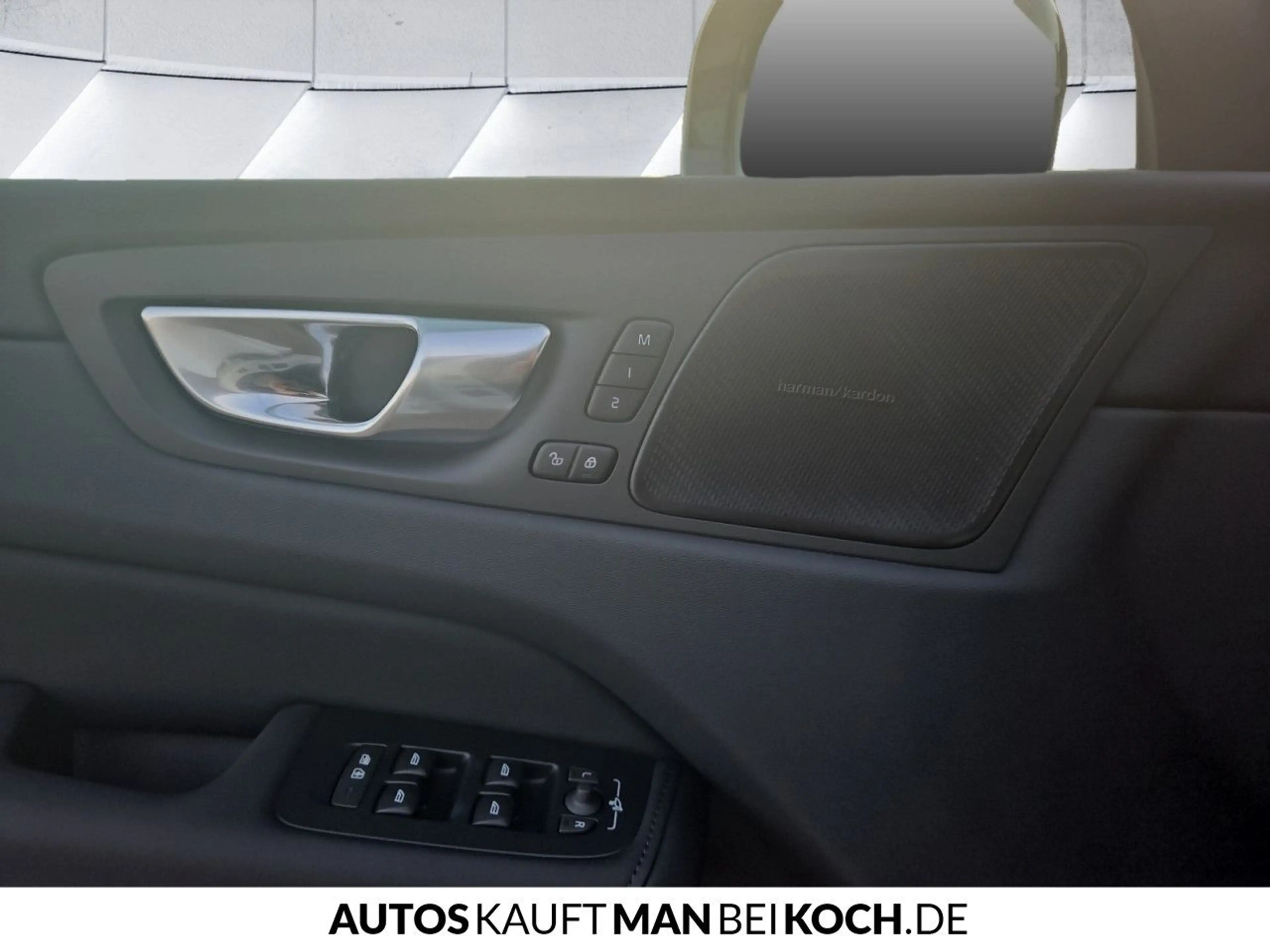 Volvo XC60 T6 AWD B Plus Dark ACC BLIS HUD PANO AHK LED — photo 13