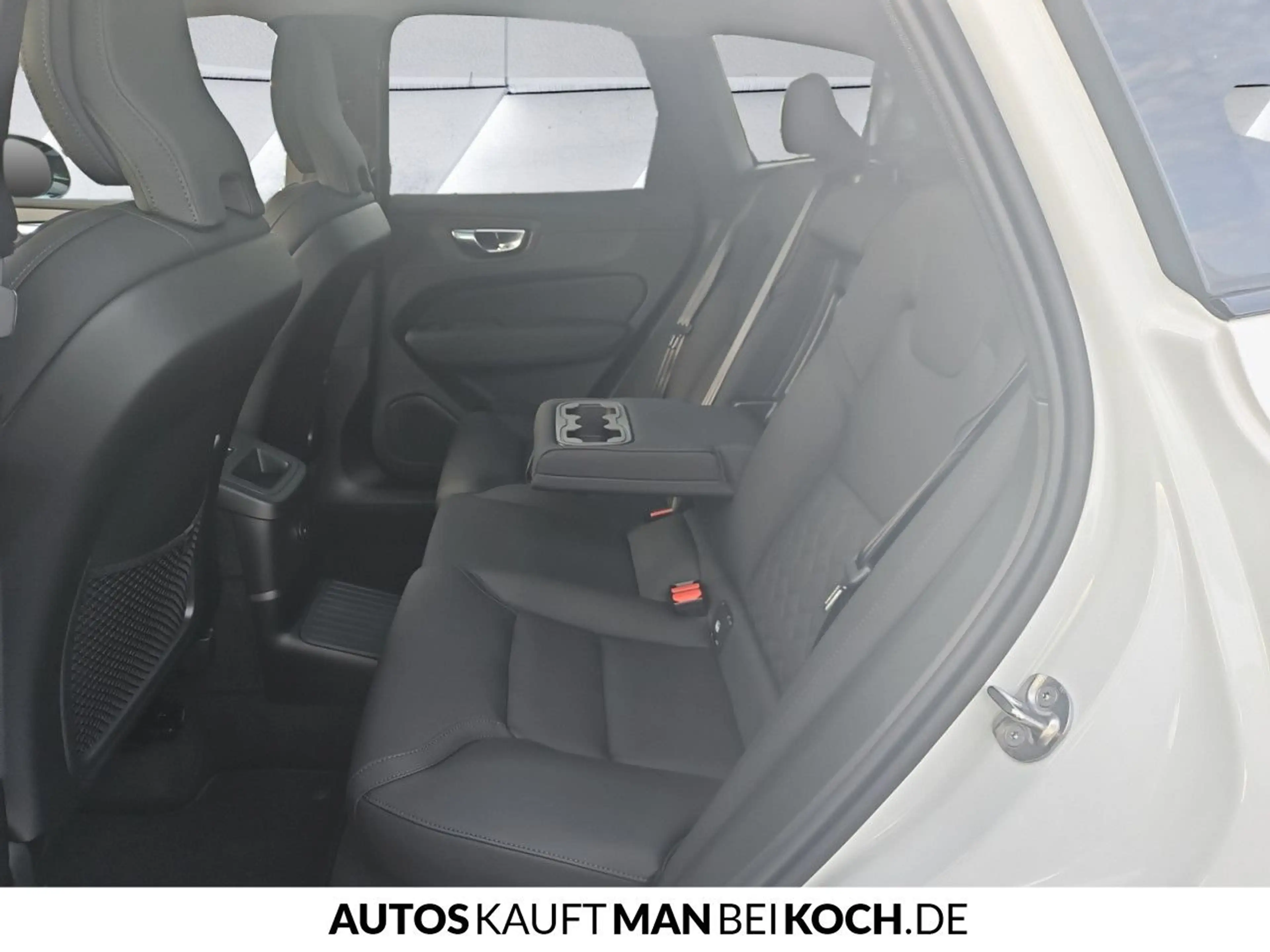 Volvo XC60 T6 AWD B Plus Dark ACC BLIS HUD PANO AHK LED — photo 7