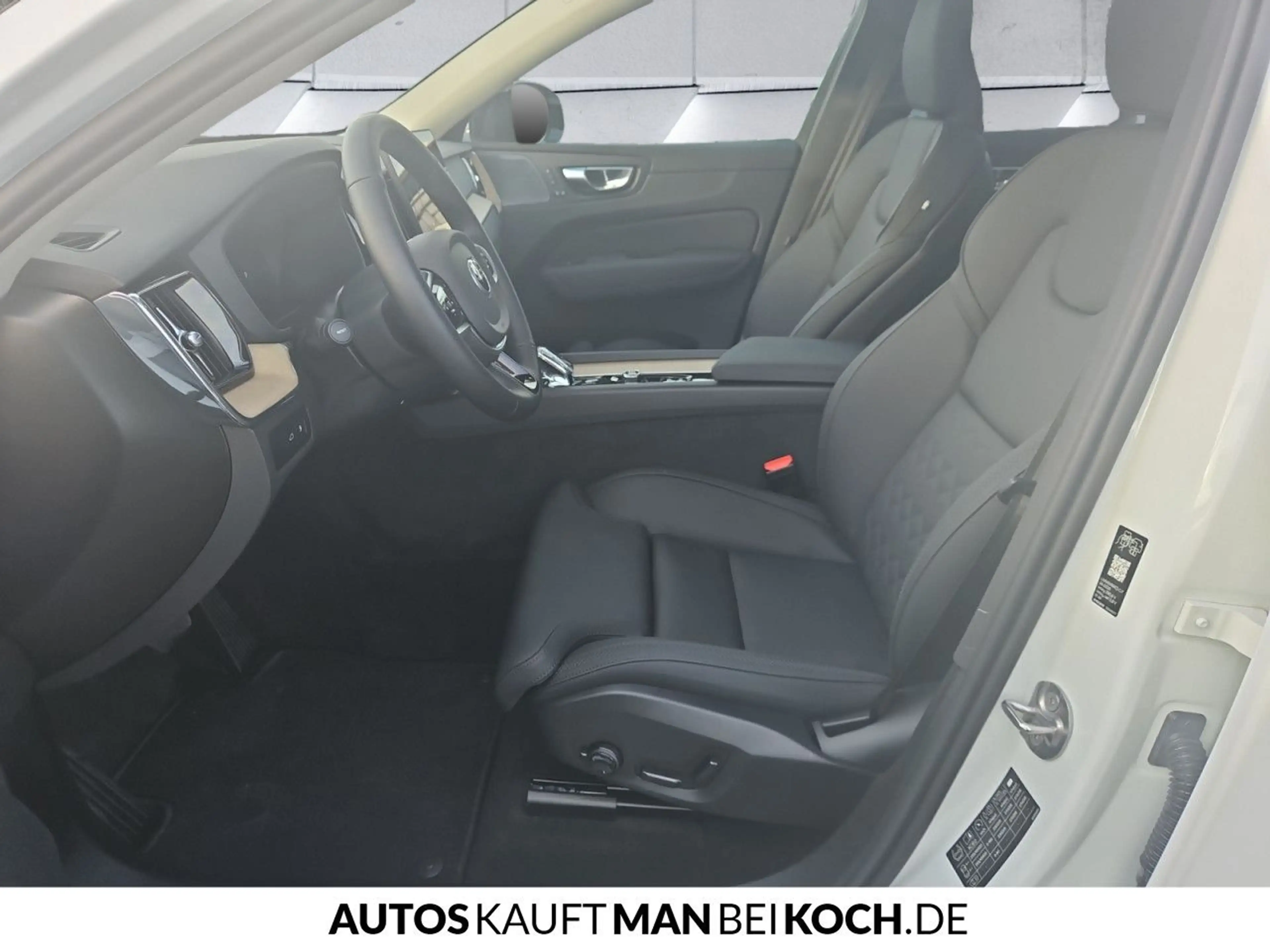 Volvo XC60 T6 AWD B Plus Dark ACC BLIS HUD PANO AHK LED — photo 6
