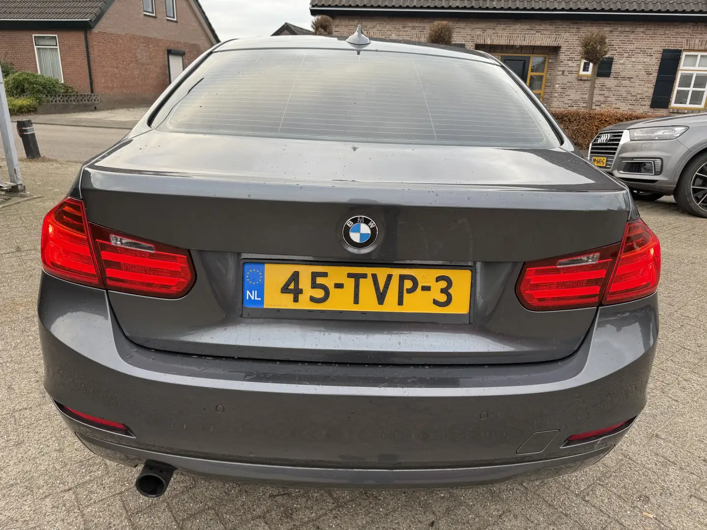 BMW 320 3-serie 320i High Executive AUT/CLIMA/NAVI/XENON - Grijs - 2