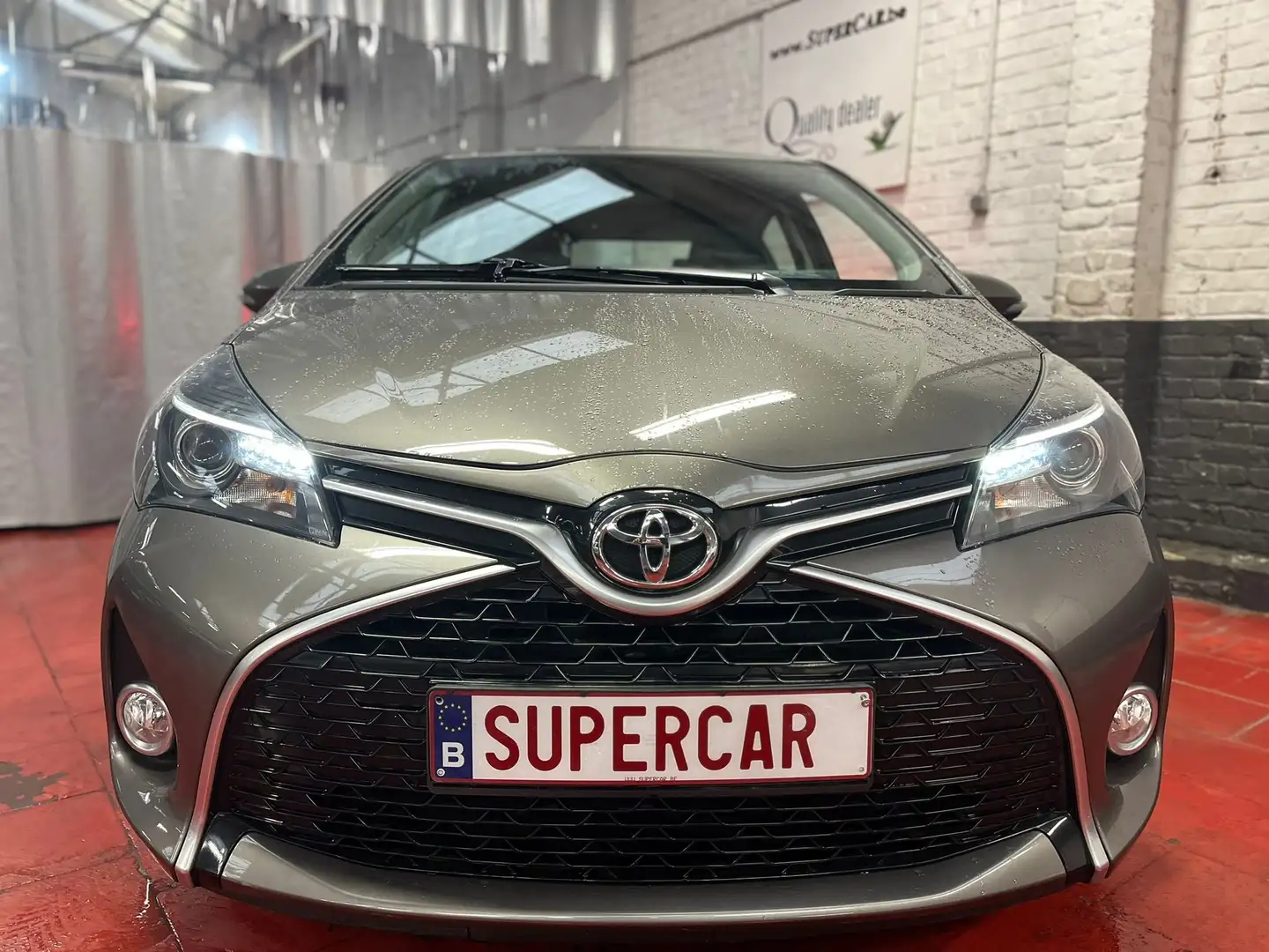 Toyota Yaris Yaris 1.33i VVT-i Lounge * CAMERA * 275 X 60 M * Argent - 2