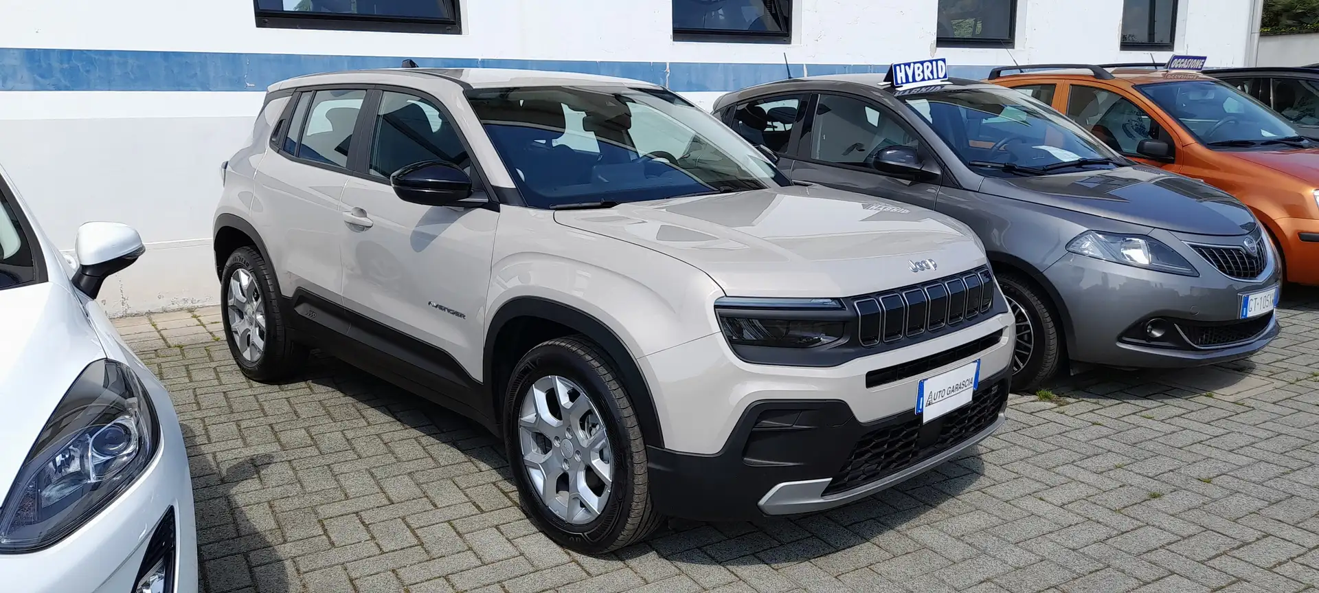 Jeep Avenger Avenger 1.2 turbo Altitude 2WD 100cv Beige - 1