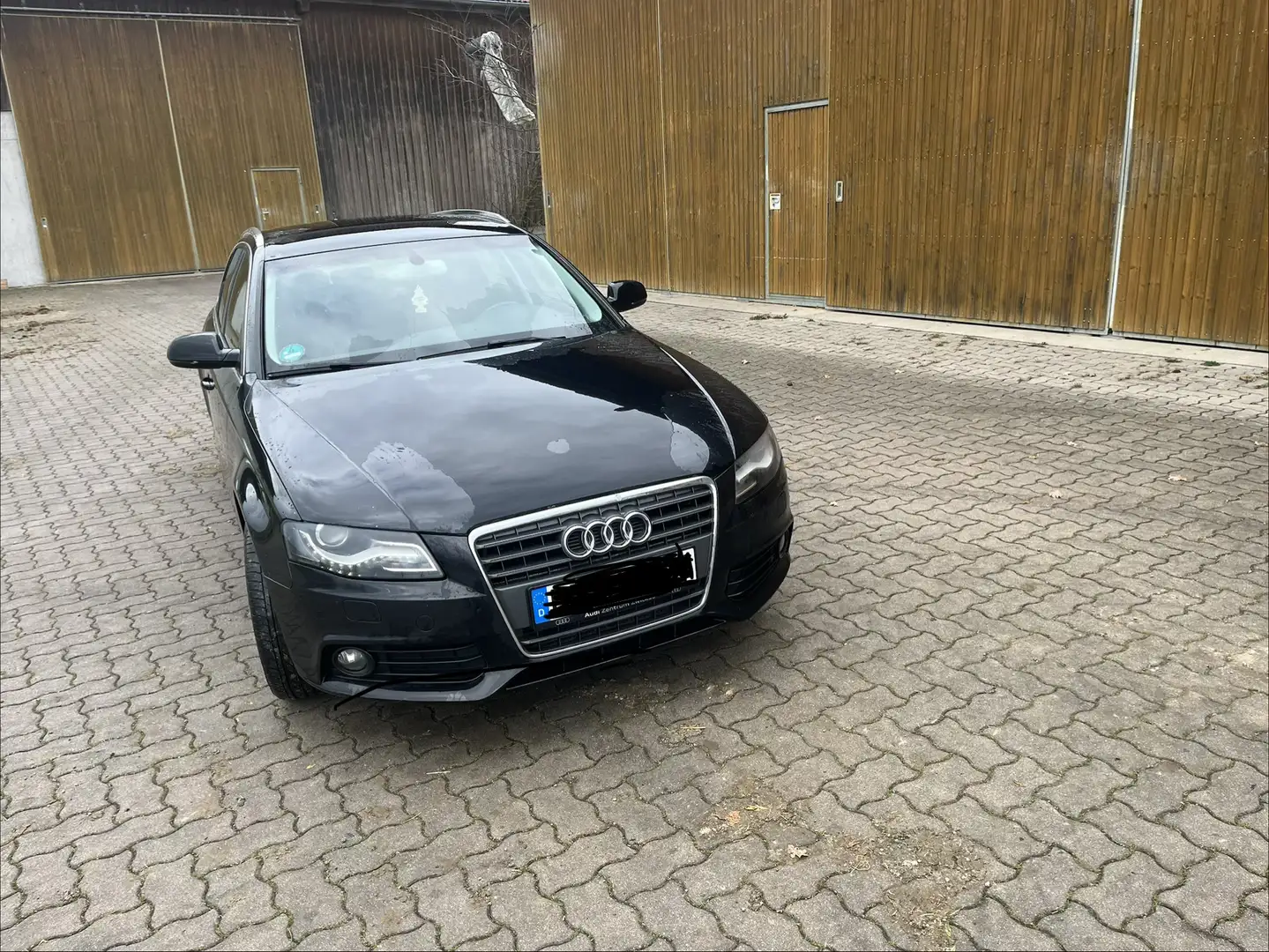 Audi A4 Attraction Schwarz - 1