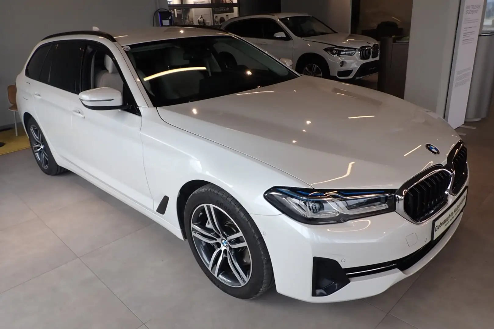 BMW 530 530d 48 V Touring xDrive Aut. Weiß - 2