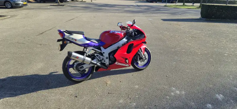 Kawasaki Ninja ZX-7R - foto 4