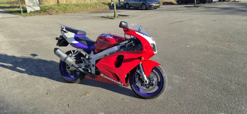 Kawasaki Ninja ZX-7R - foto 5