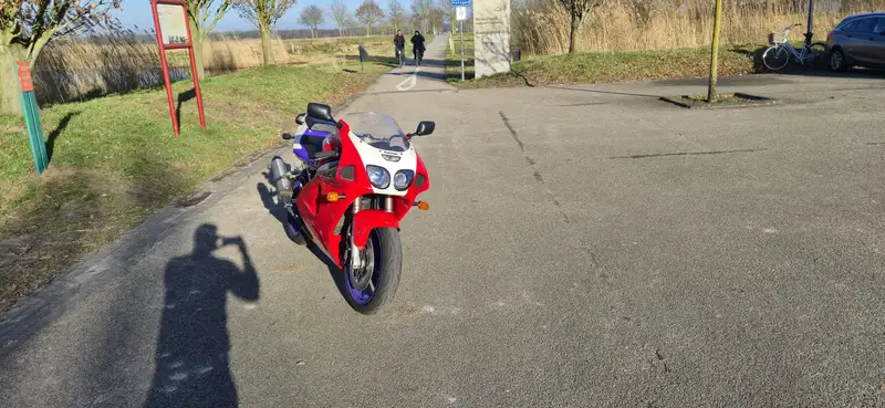 Kawasaki Ninja ZX-7R - foto 6