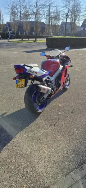 Kawasaki Ninja ZX-7R - foto 3