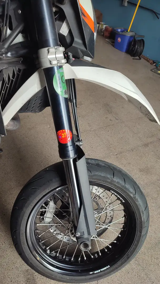 KTM 690 SMC Wit - 2