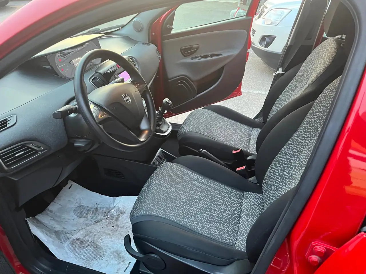 Lancia Ypsilon 2022 — фото 9