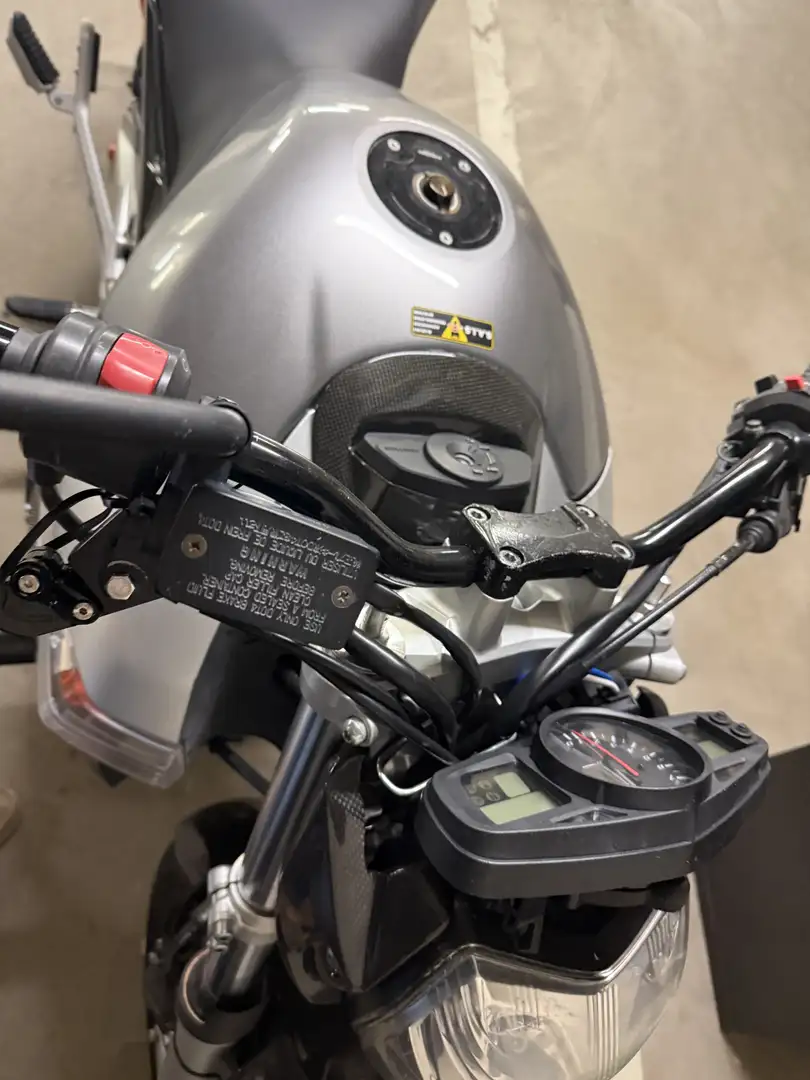 Suzuki GSR 600 - 1