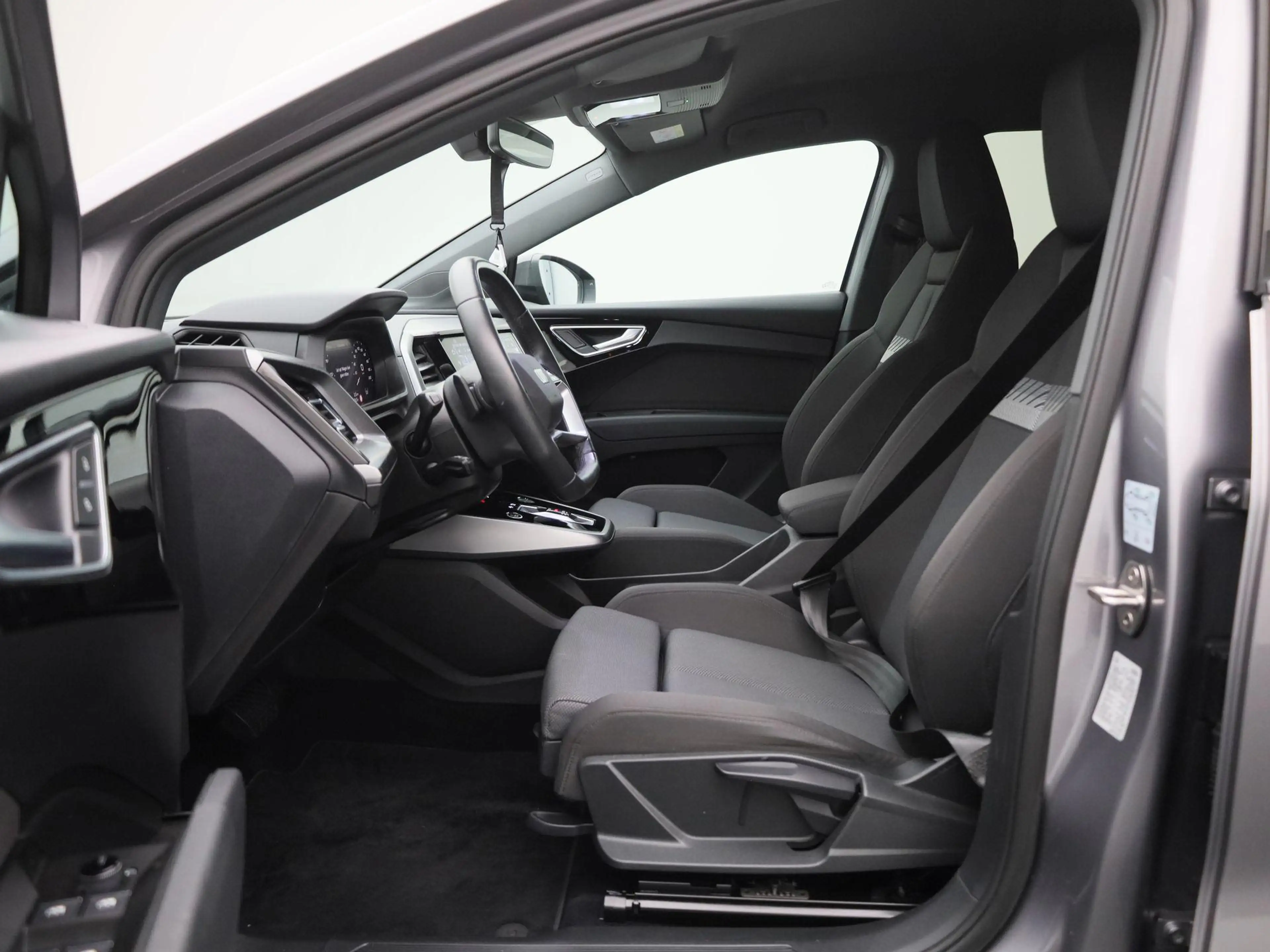 Audi Q4 e-tron 40 Launch edition Advanced Plus 77 kWh 204 PK — photo 13