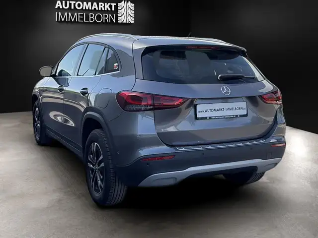 Mercedes-Benz Gla view 10