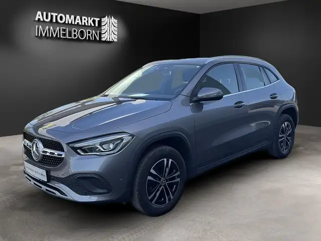 Mercedes-Benz Gla view 4