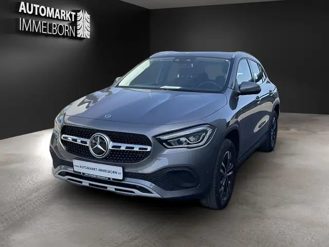 Mercedes-Benz Gla view 3