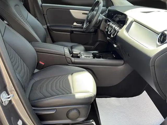 Mercedes-Benz Gla view 15