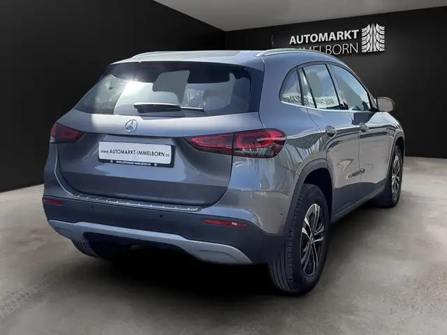 Mercedes-Benz Gla view 11