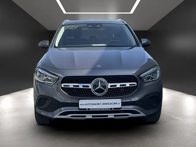 Mercedes-Benz Gla view 8