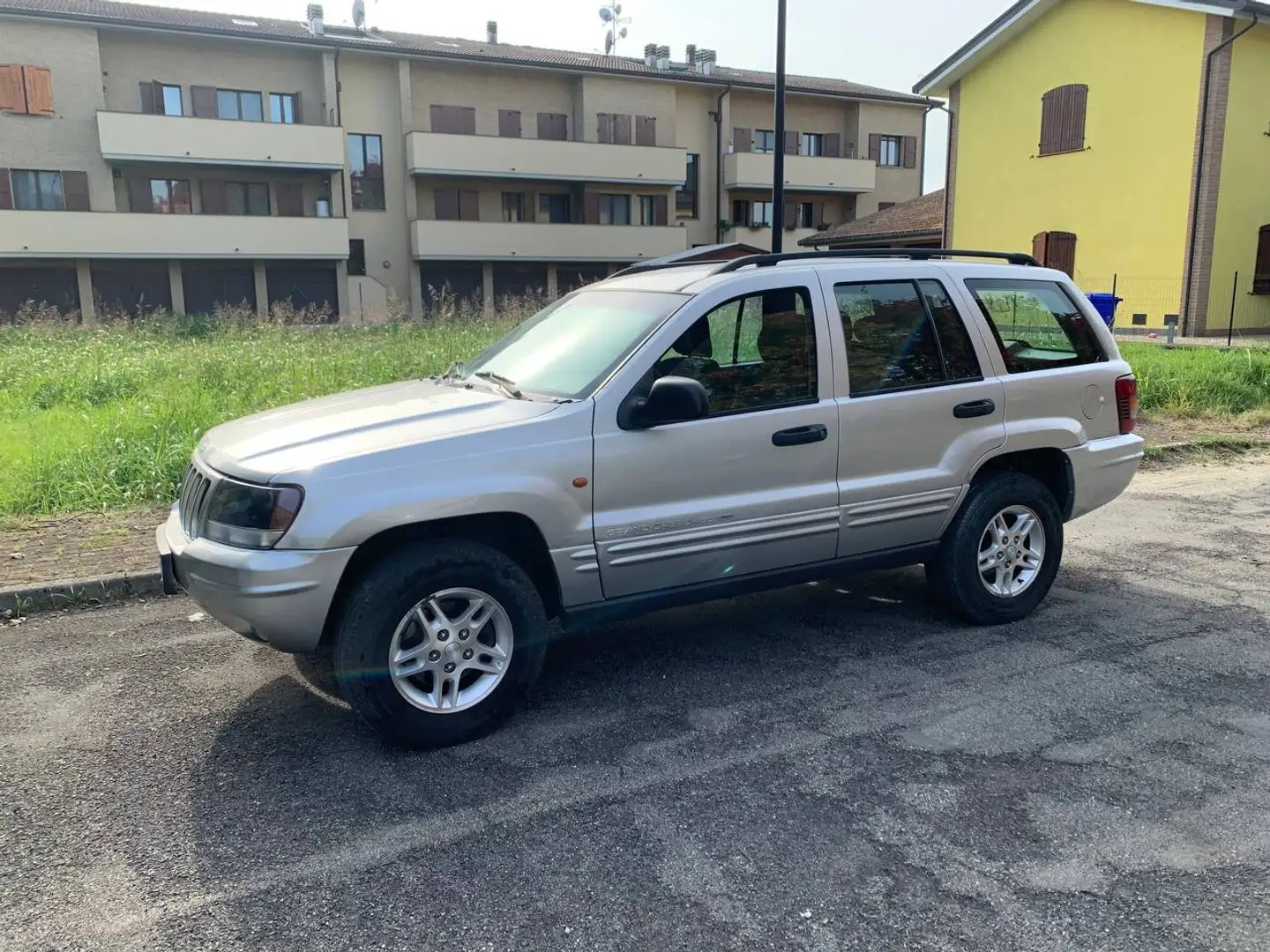 Jeep Grand Cherokee 2.7 crd Laredo Quadra Drive Argento - 1