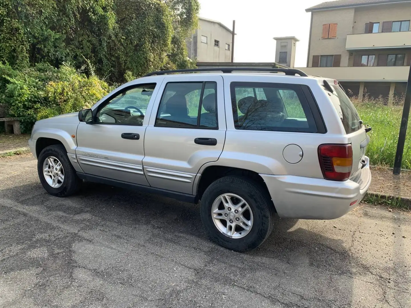 Jeep Grand Cherokee 2.7 crd Laredo Quadra Drive Argento - 2