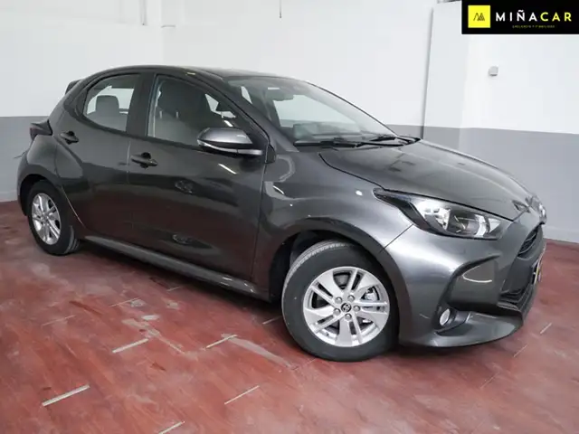 Toyota Yaris view 3