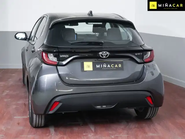 Toyota Yaris view 4