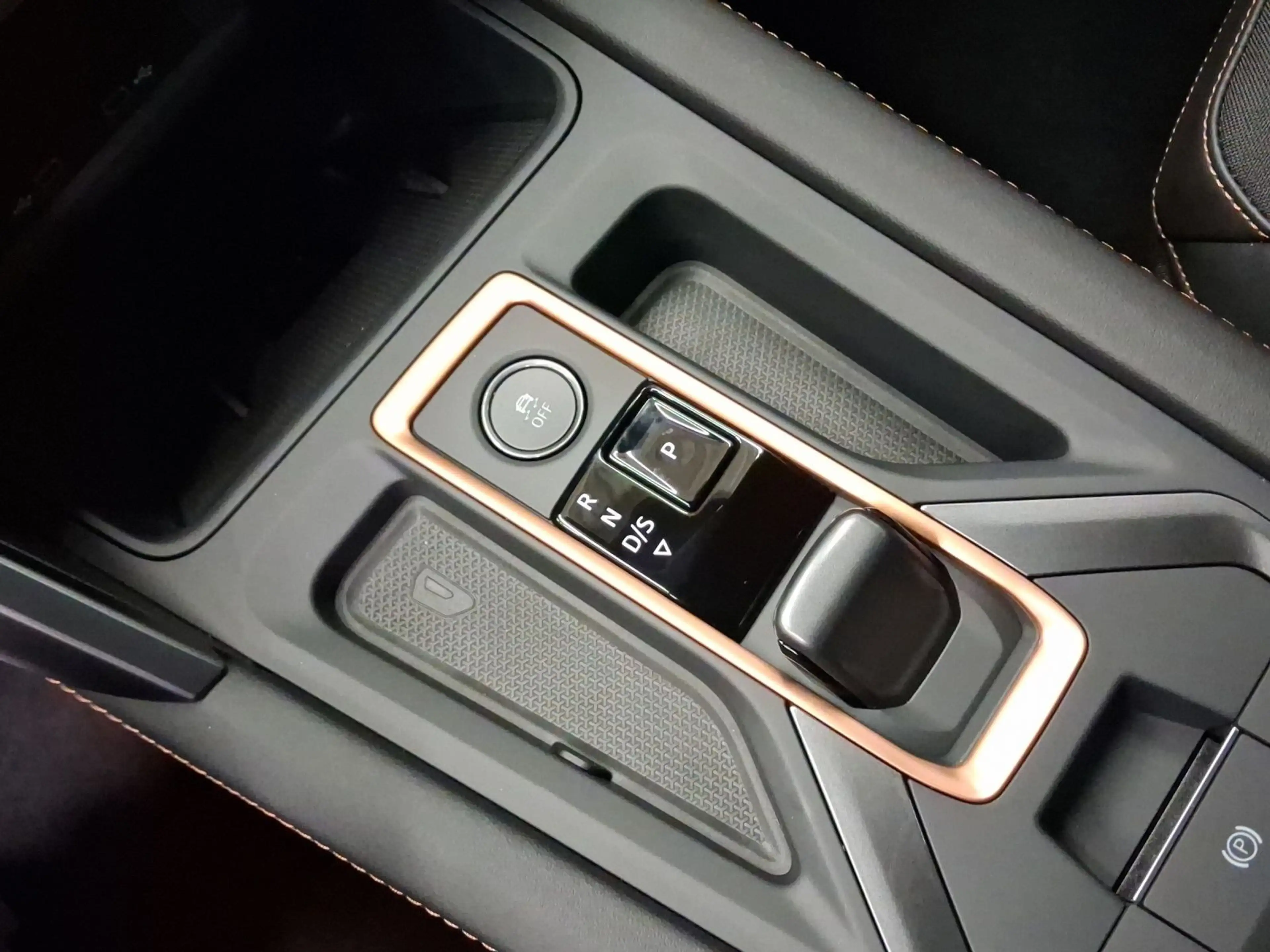 CUPRA Leon 1.5 e-HYBRID DSG REAR VIEW NAVI XDS GJR LM1 — photo 10