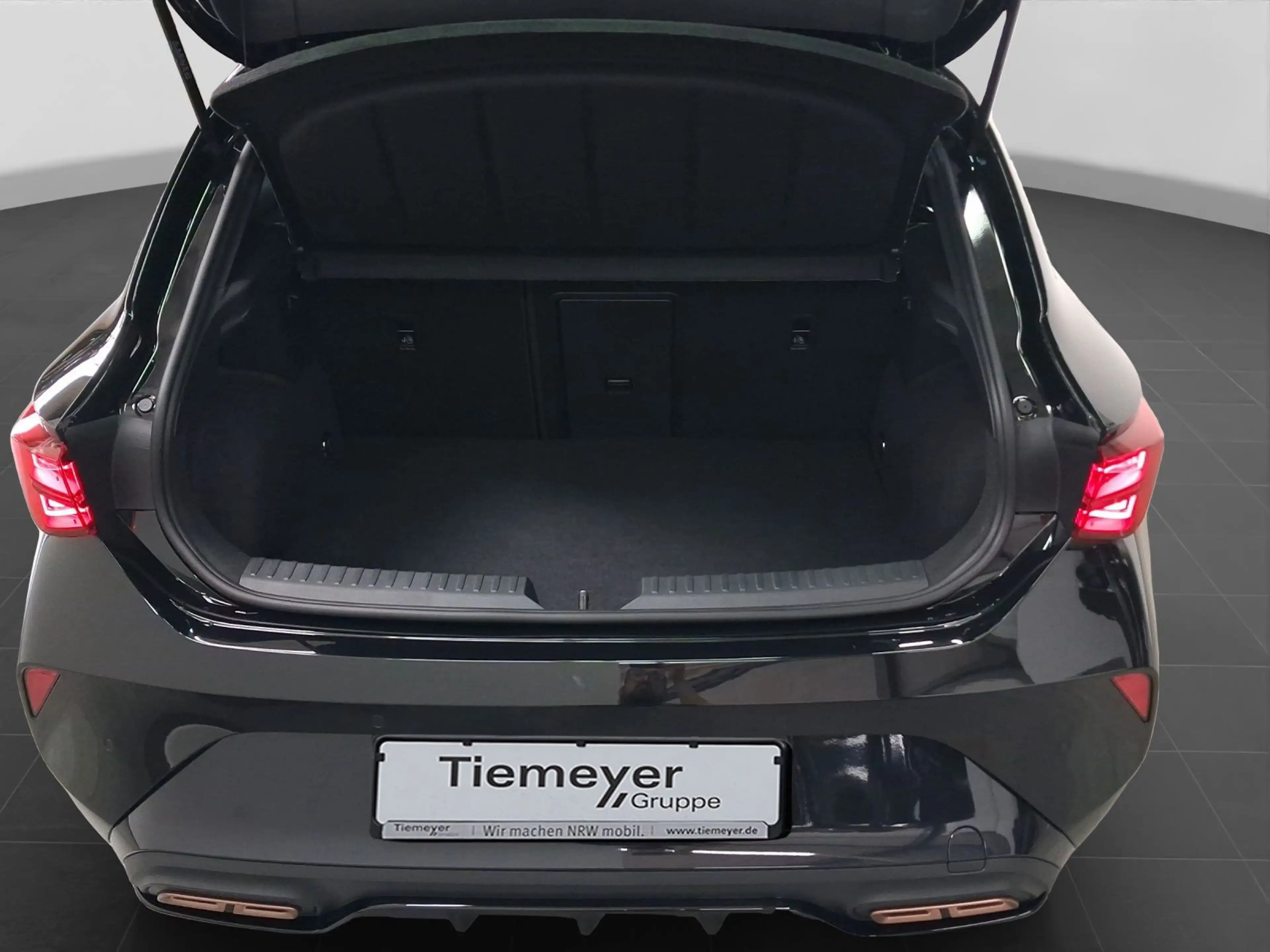 CUPRA Leon 1.5 e-HYBRID DSG REAR VIEW NAVI XDS GJR LM1 — photo 15