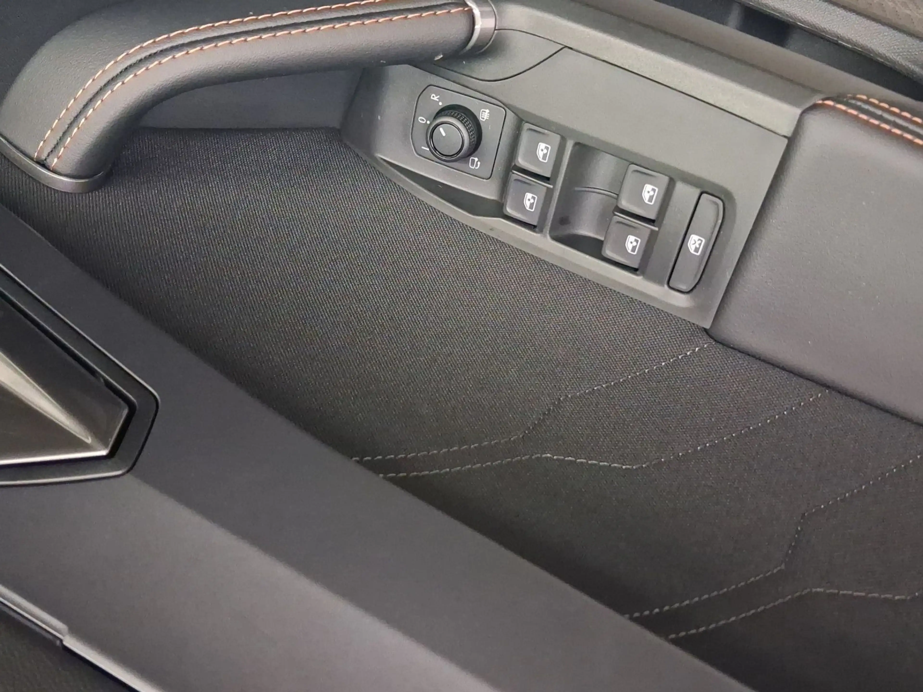 CUPRA Leon 1.5 e-HYBRID DSG REAR VIEW NAVI XDS GJR LM1 — photo 8