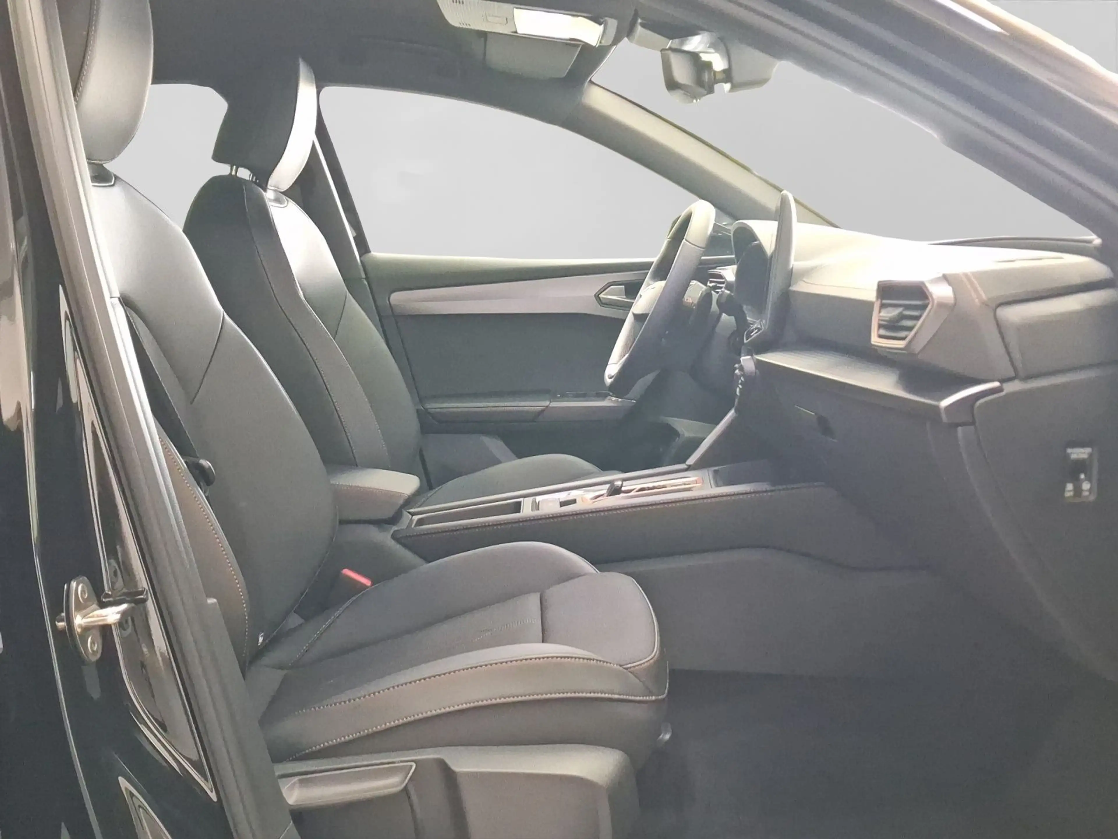 CUPRA Leon 1.5 e-HYBRID DSG REAR VIEW NAVI XDS GJR LM1 — photo 4