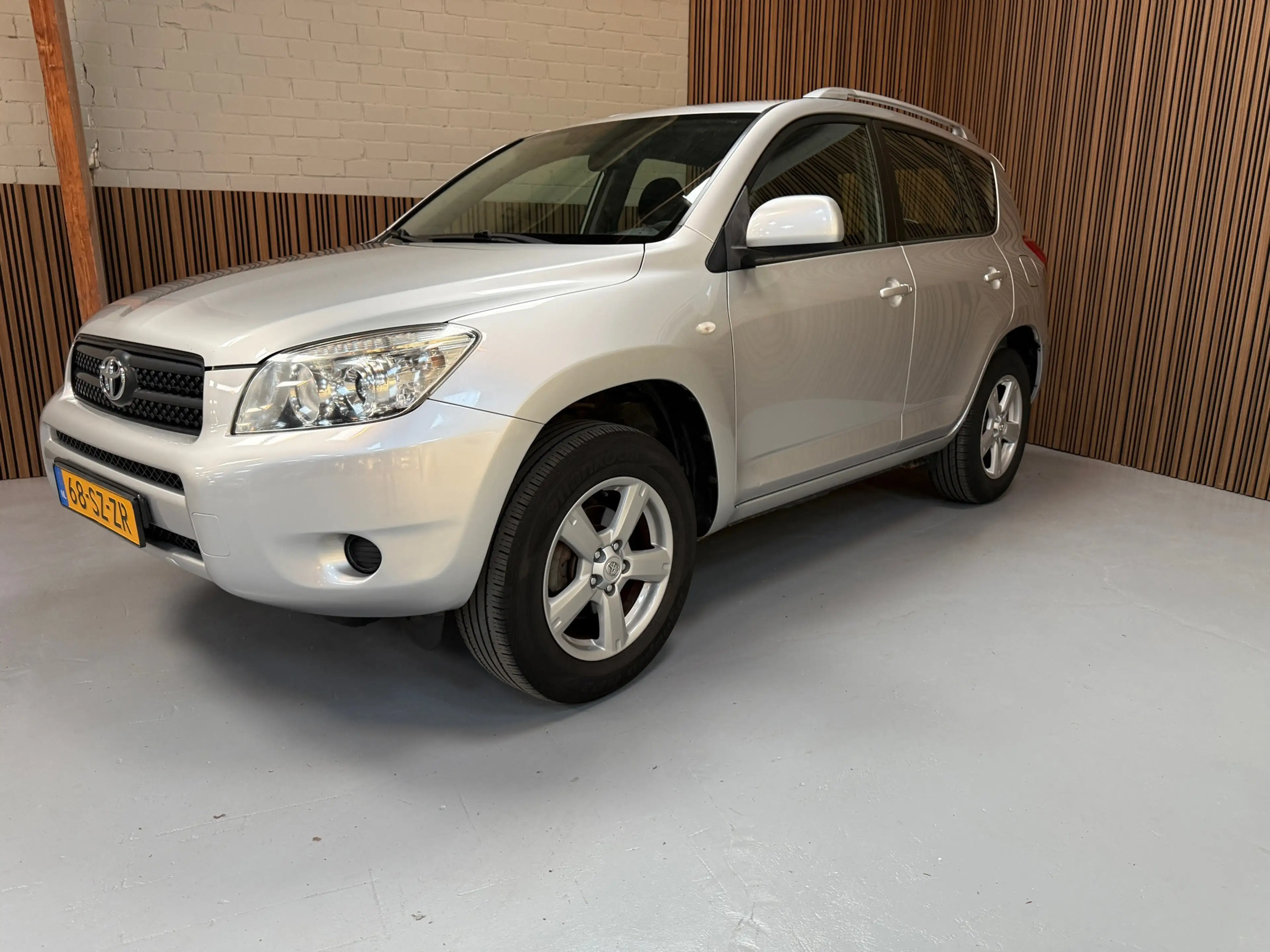 Toyota RAV 4 2.0 VVTi Linea Terra. Zeldzaam nette auto! Trekhaa