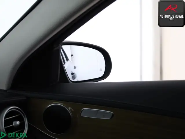 Mercedes-Benz C-Class view 21