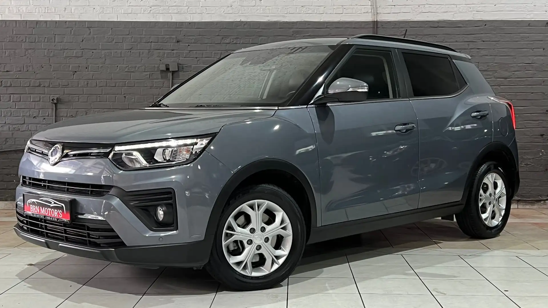 SsangYong Tivoli Tivoli 1.2 T-GDI 2WD//1ere Pro//Carnet//Full// Grau - 2