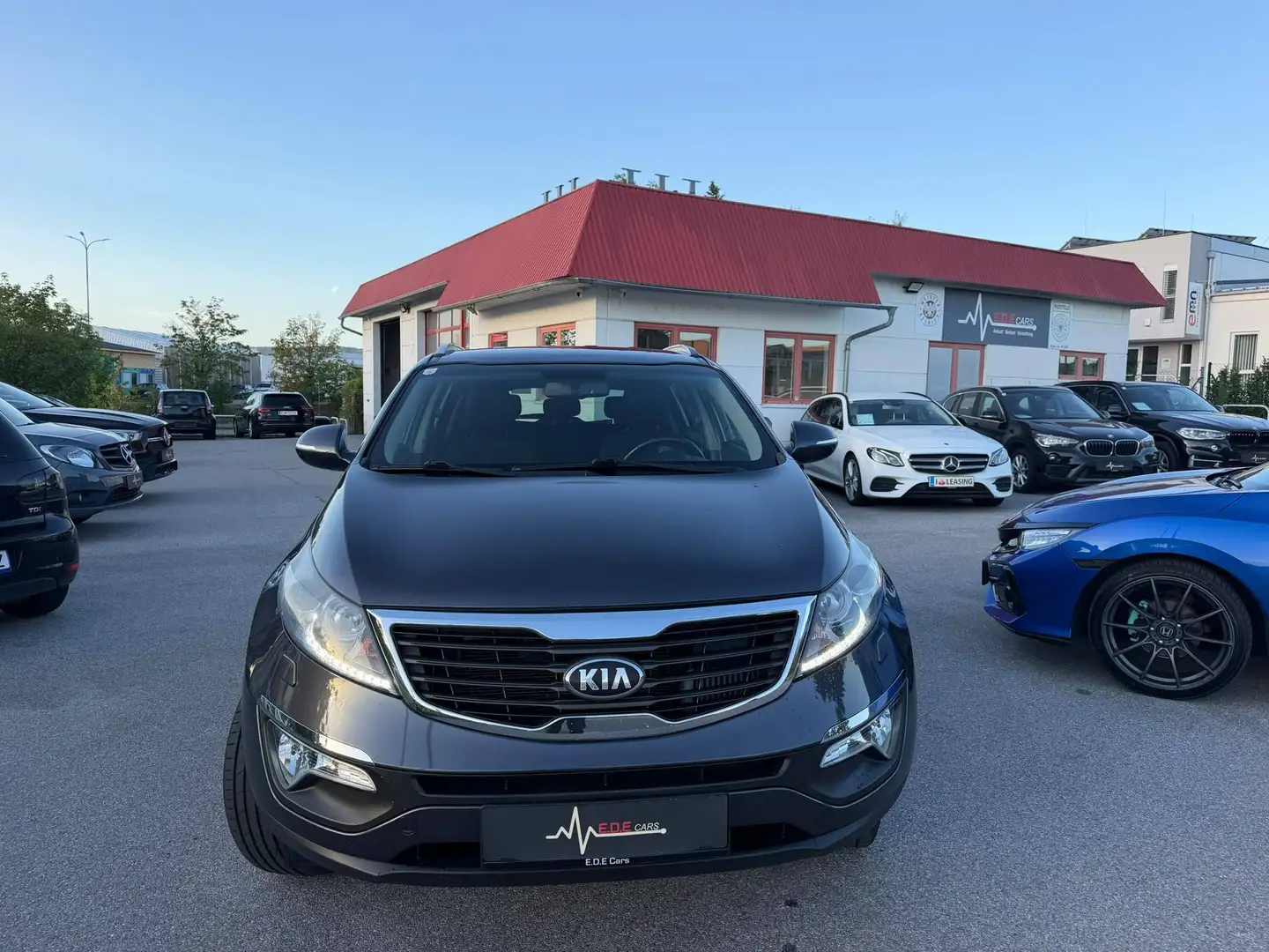 Kia Sportage 2.0 CRDi Active 4WD Grau - 2