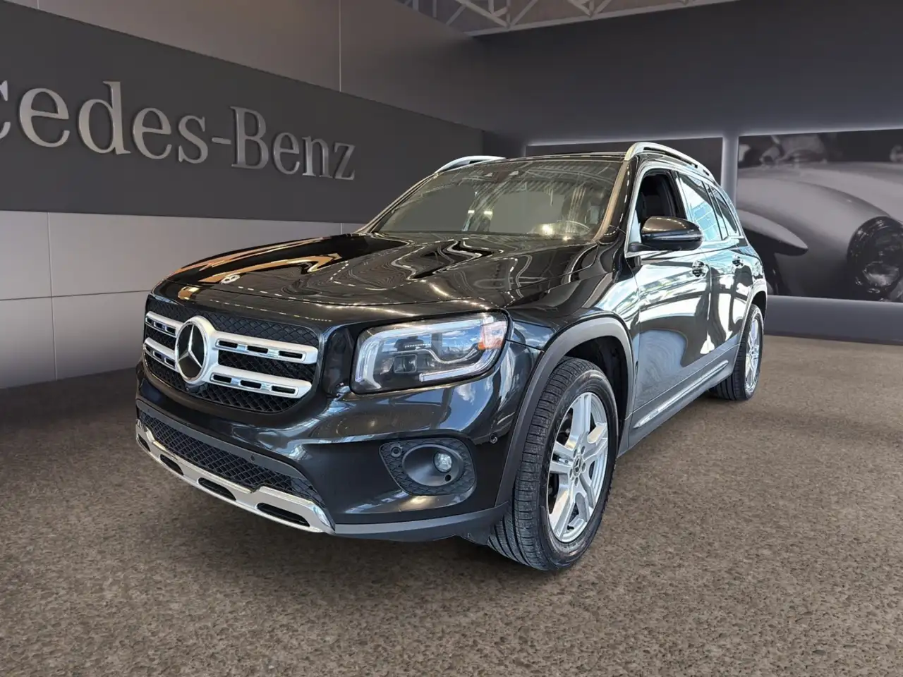 Mercedes-Benz GLB снимка Mercedes-Benz GLB