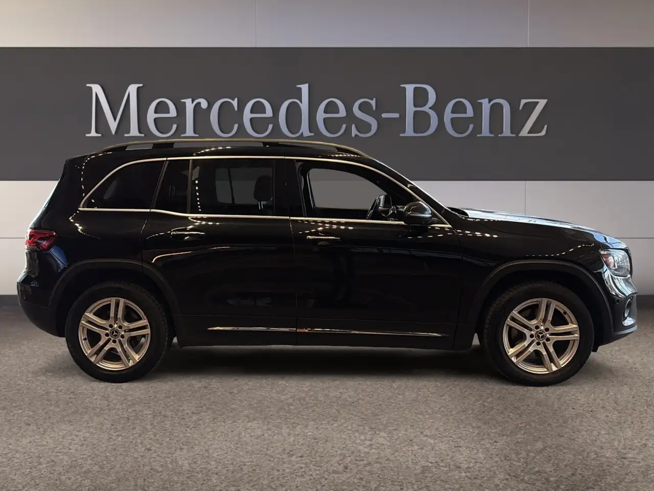 Mercedes-Benz GLB снимка Mercedes-Benz GLB