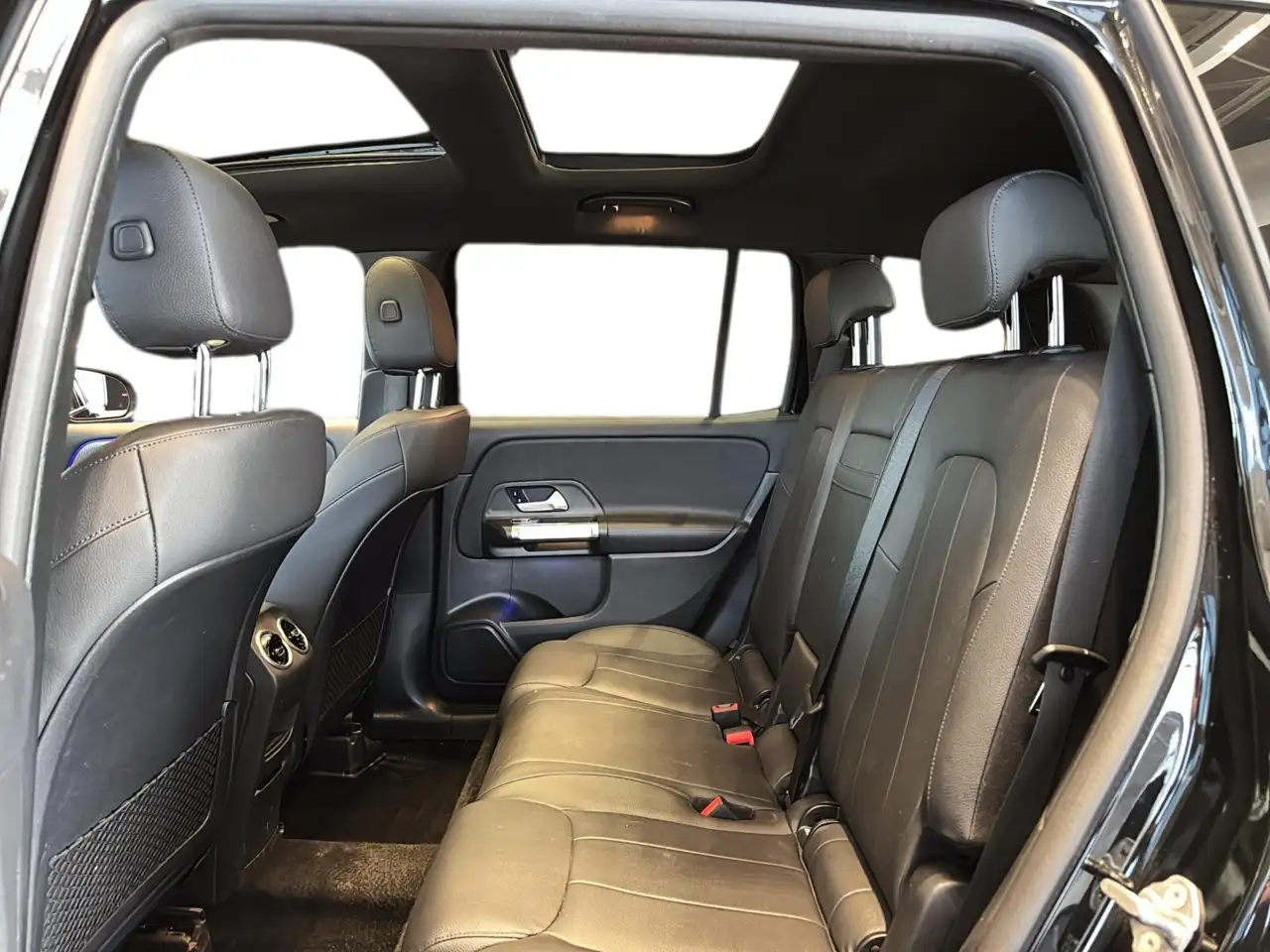 Mercedes-Benz GLB снимка Mercedes-Benz GLB