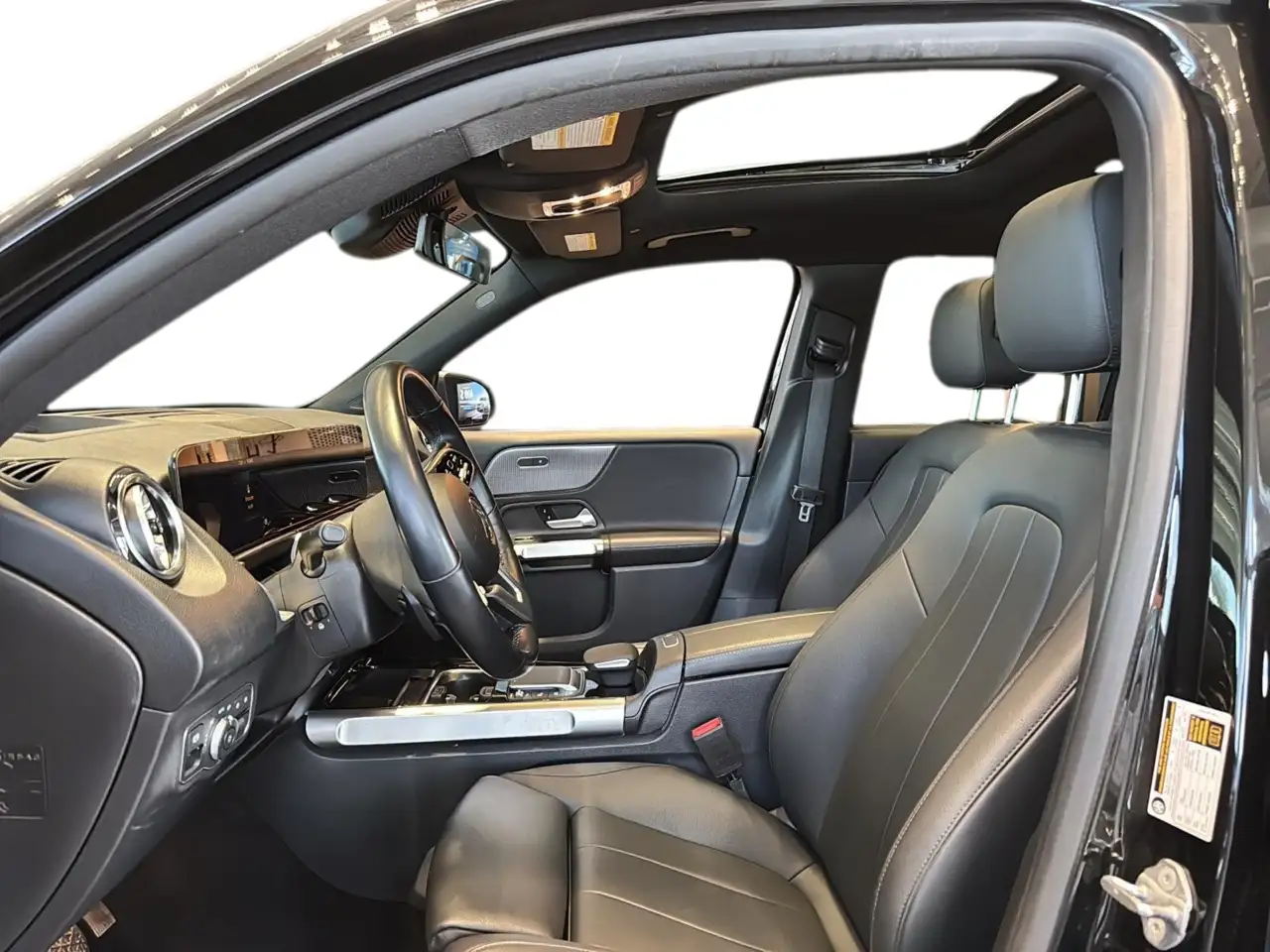 Mercedes-Benz GLB снимка Mercedes-Benz GLB