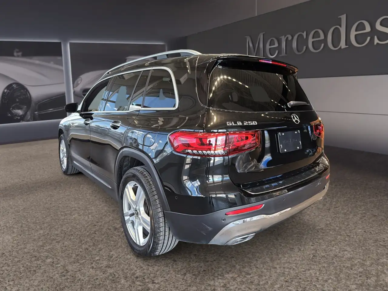 Mercedes-Benz GLB снимка Mercedes-Benz GLB