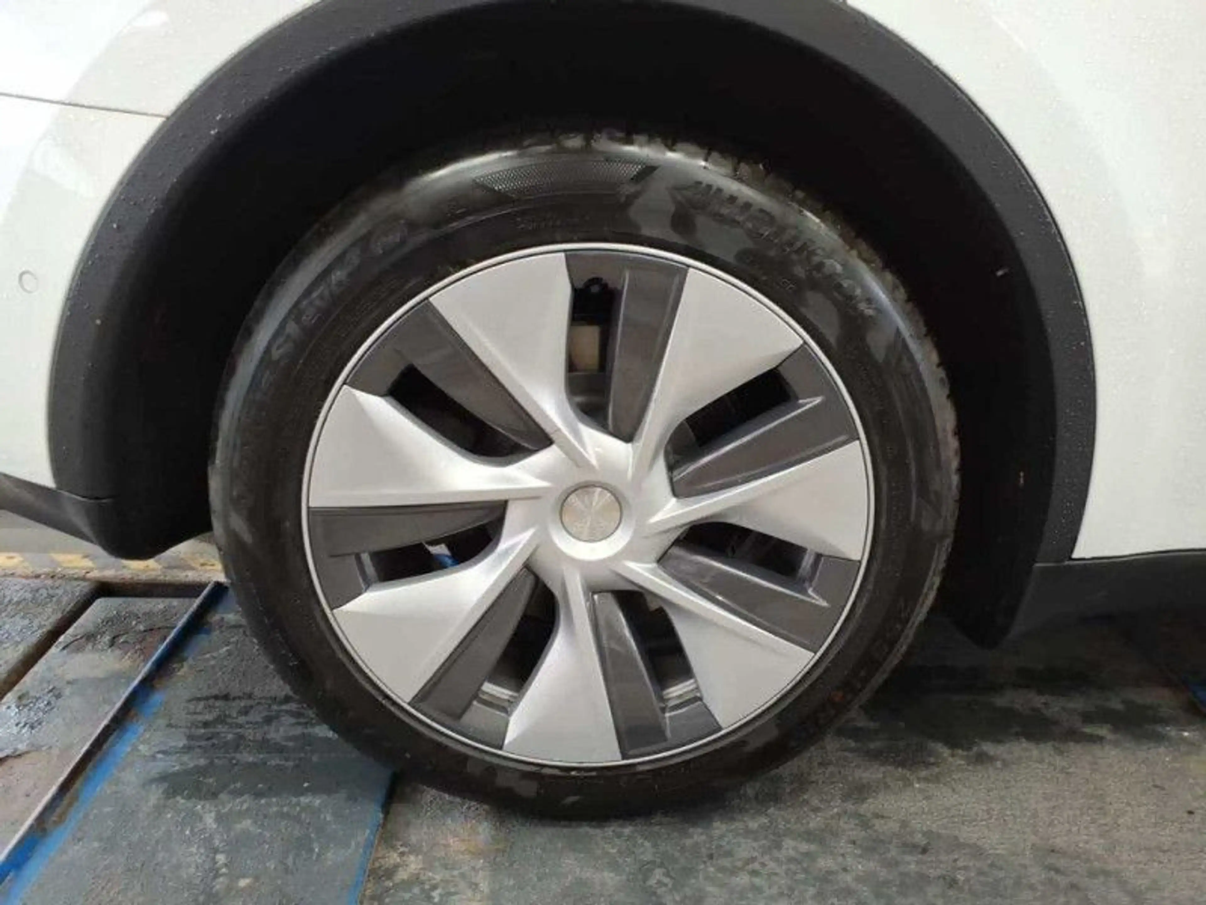 Tesla Model Y Long Range Dual AWDA.pilot Pr. Int. — photo 13
