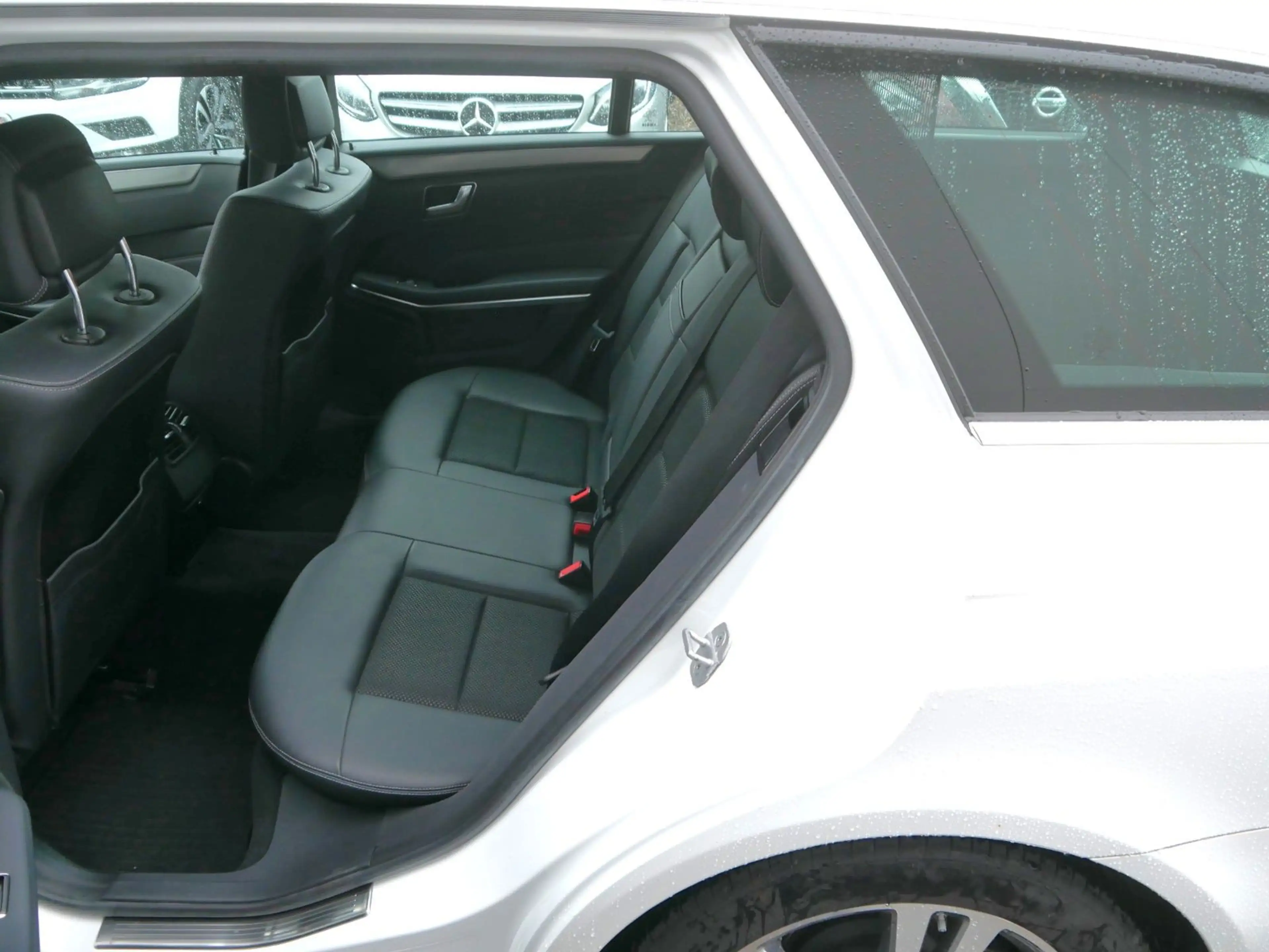 Mercedes-Benz E 250 CDI 4Matic T-Modell Avantgarde — photo 9