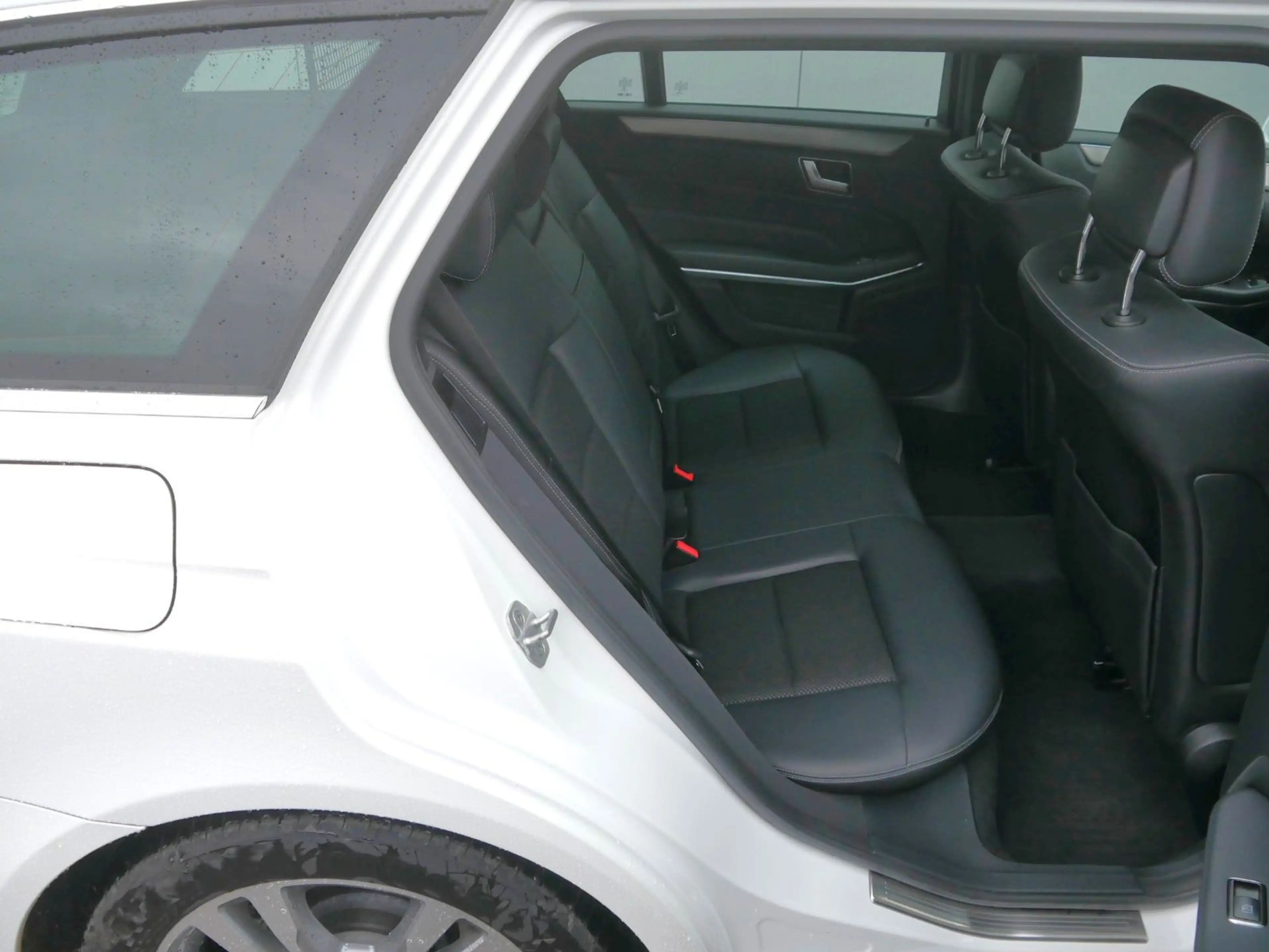 Mercedes-Benz E 250 CDI 4Matic T-Modell Avantgarde — photo 13