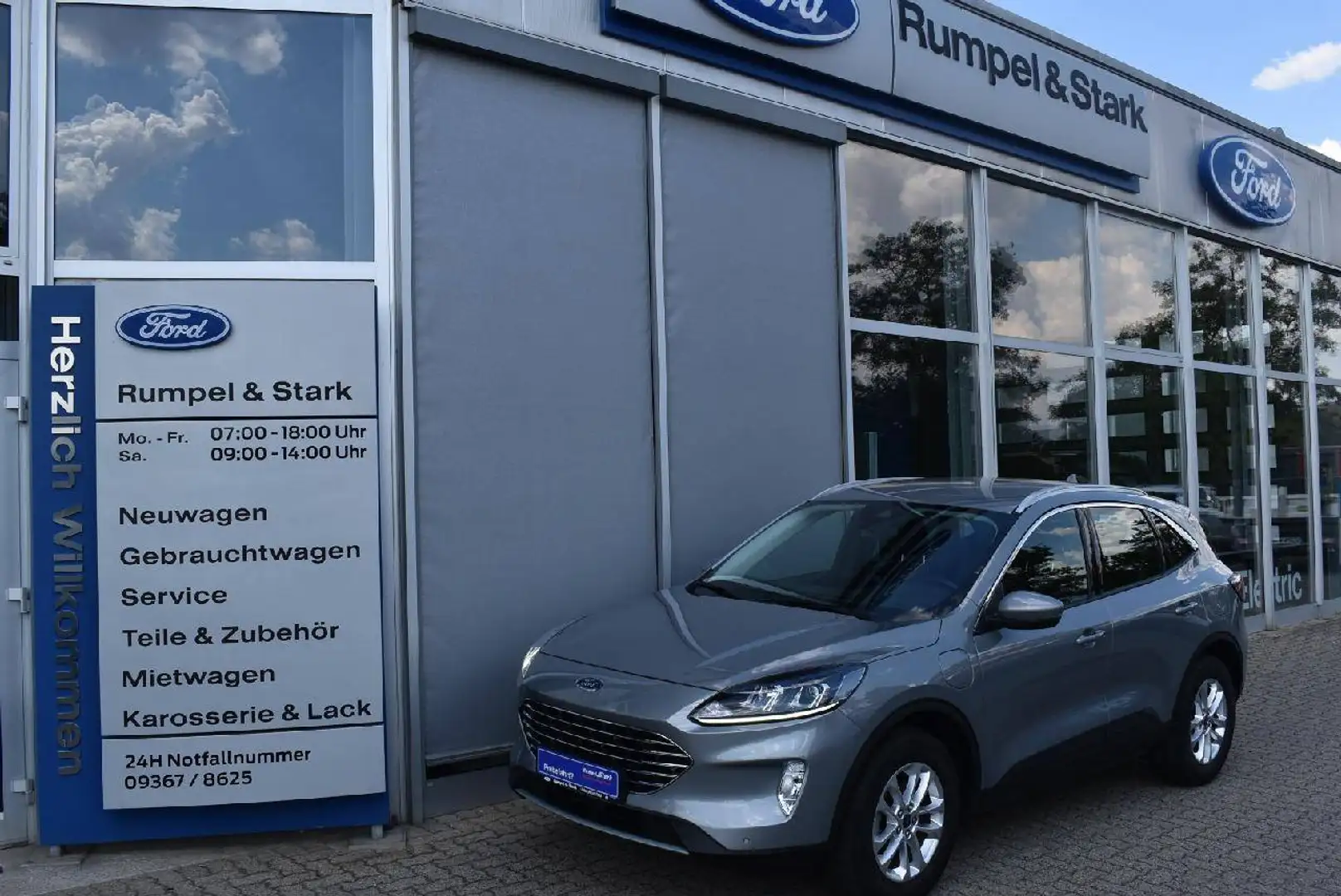 Ford Kuga Plug-In Hybrid Titanium Silber - 1