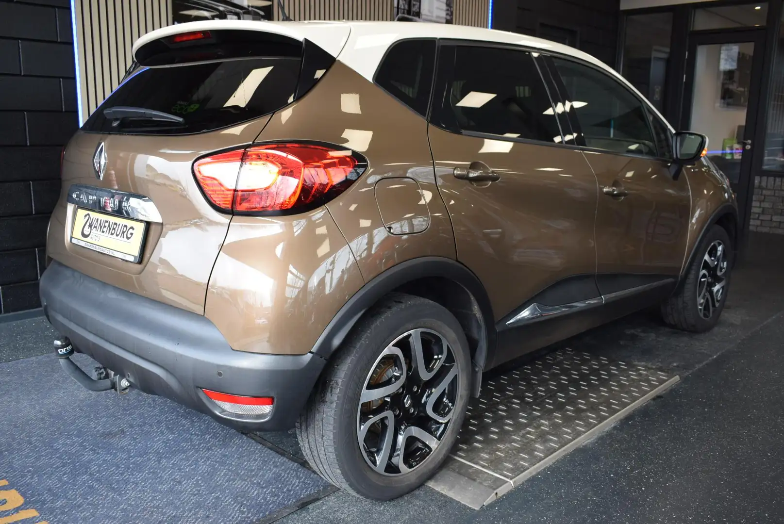 Renault Captur 0.9 TCe Intens Leder Navi Km 58.000!! Braun - 2
