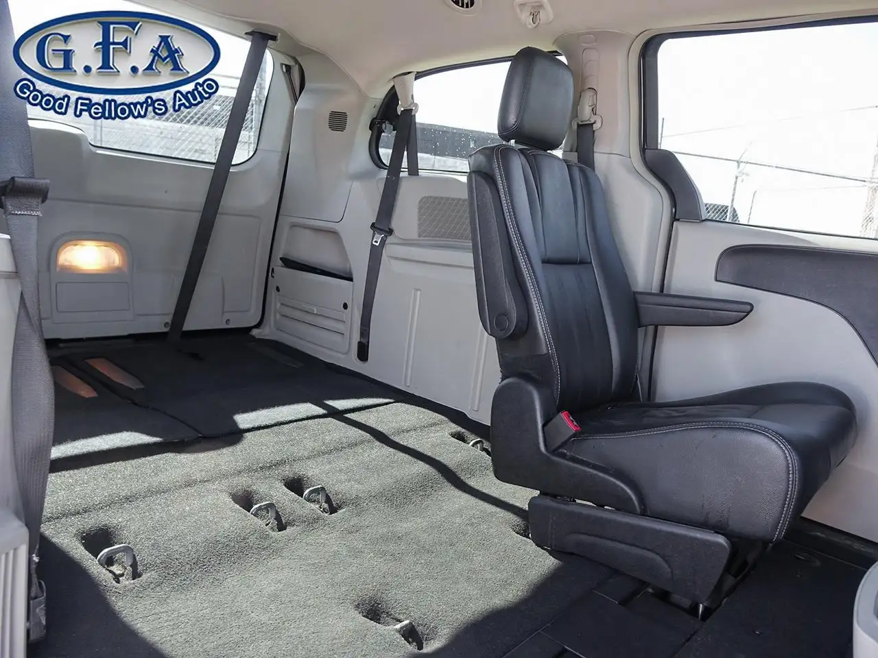 Dodge Grand Caravan photo Dodge Grand Caravan
