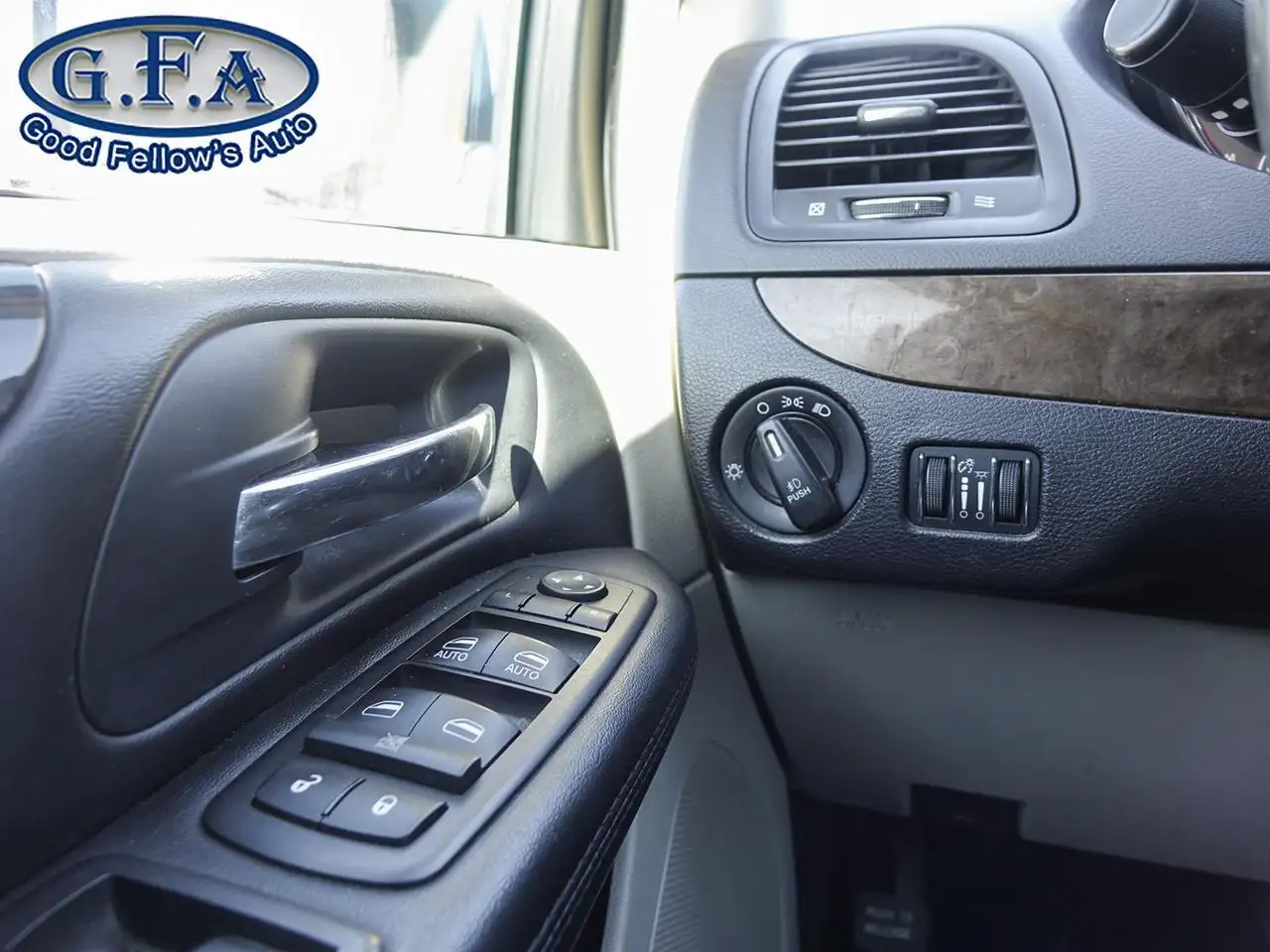 Dodge Grand Caravan photo Dodge Grand Caravan