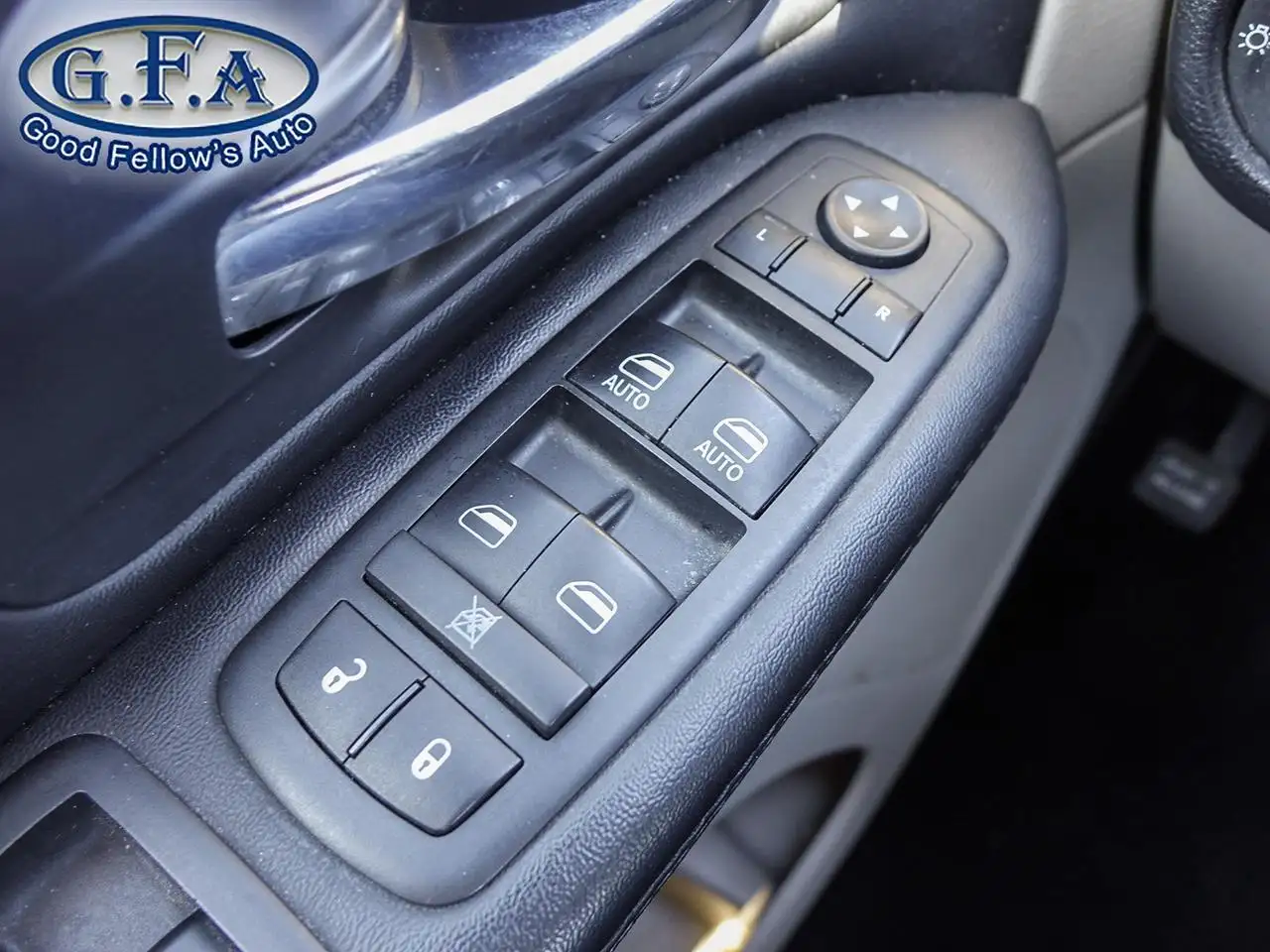 Dodge Grand Caravan photo Dodge Grand Caravan