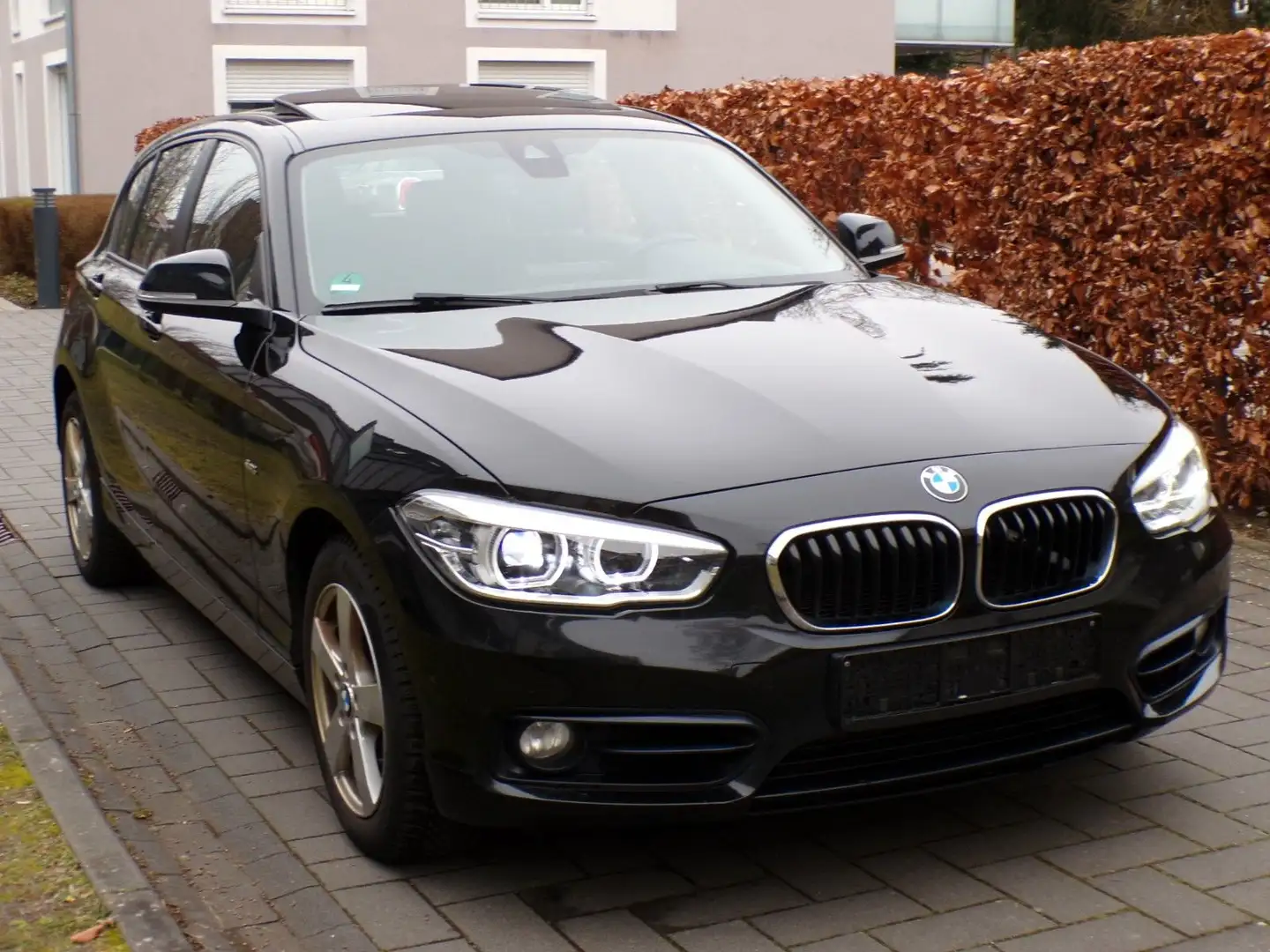 BMW 120 d Sport Line/Navi/Schiebedach/Keyless/LED Schwarz - 2
