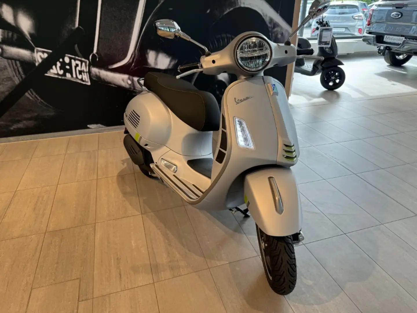 Vespa GTS 125 SuperTech RST MJ2023, E-Starter, stufenl.Automatik Szürke - 1